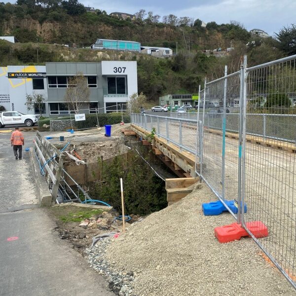 Kaikorai Valley bridge replacement – old and temp bridge