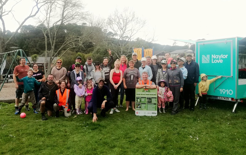Pest Free Kaipatiki weeding day